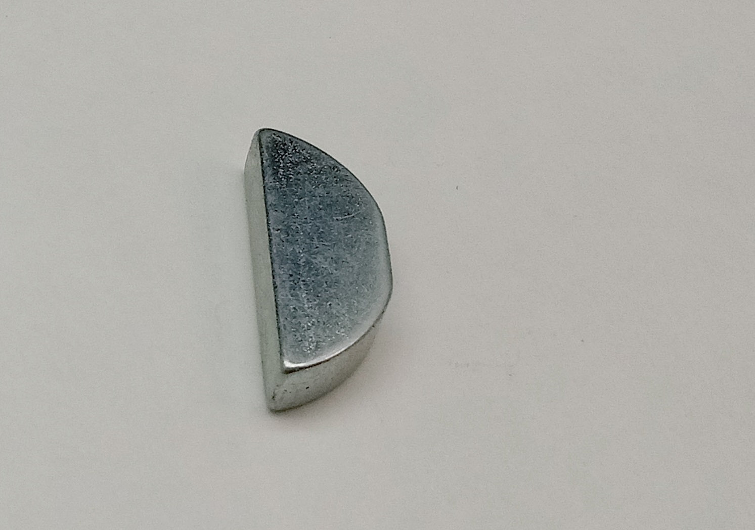 5535800 - KEY - WOODRUFF #9, .75 DIAMETER X .19W