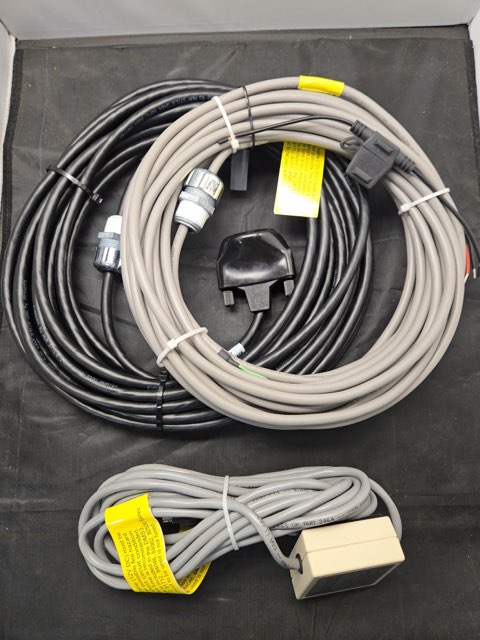82502 - CABLE KIT, 40, SINGLE METER LCRÂ®-II, POWER CABLE, DATA CABLE, AND 2 PRINTER POWER SUPPLY