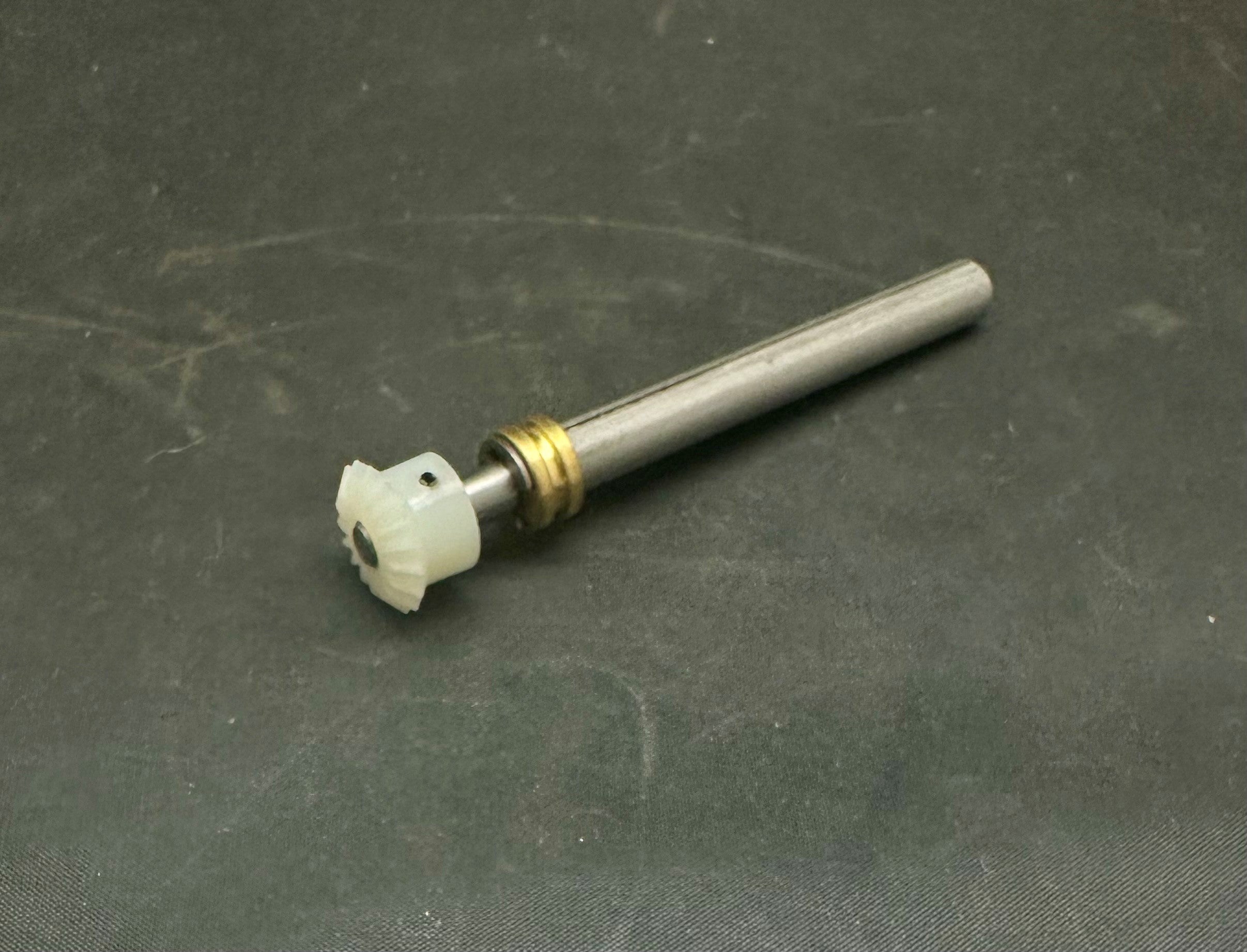 4230 - FINE ADJ SHAFT/GEAR ASSEMBLY DET.K
