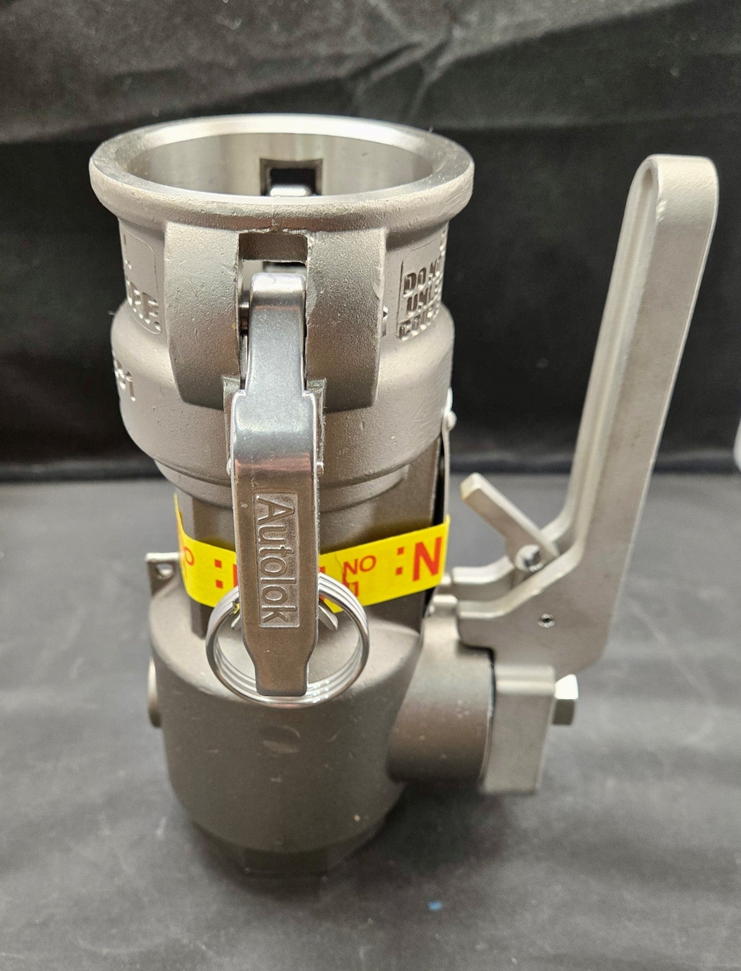 1771DL-SS15-FLAT - 1-1/2" KAMVALOK COUPLER, LOW DRIP, SST, BUNA, FNPT, LOCKING ARMS, LOCKING LEVER