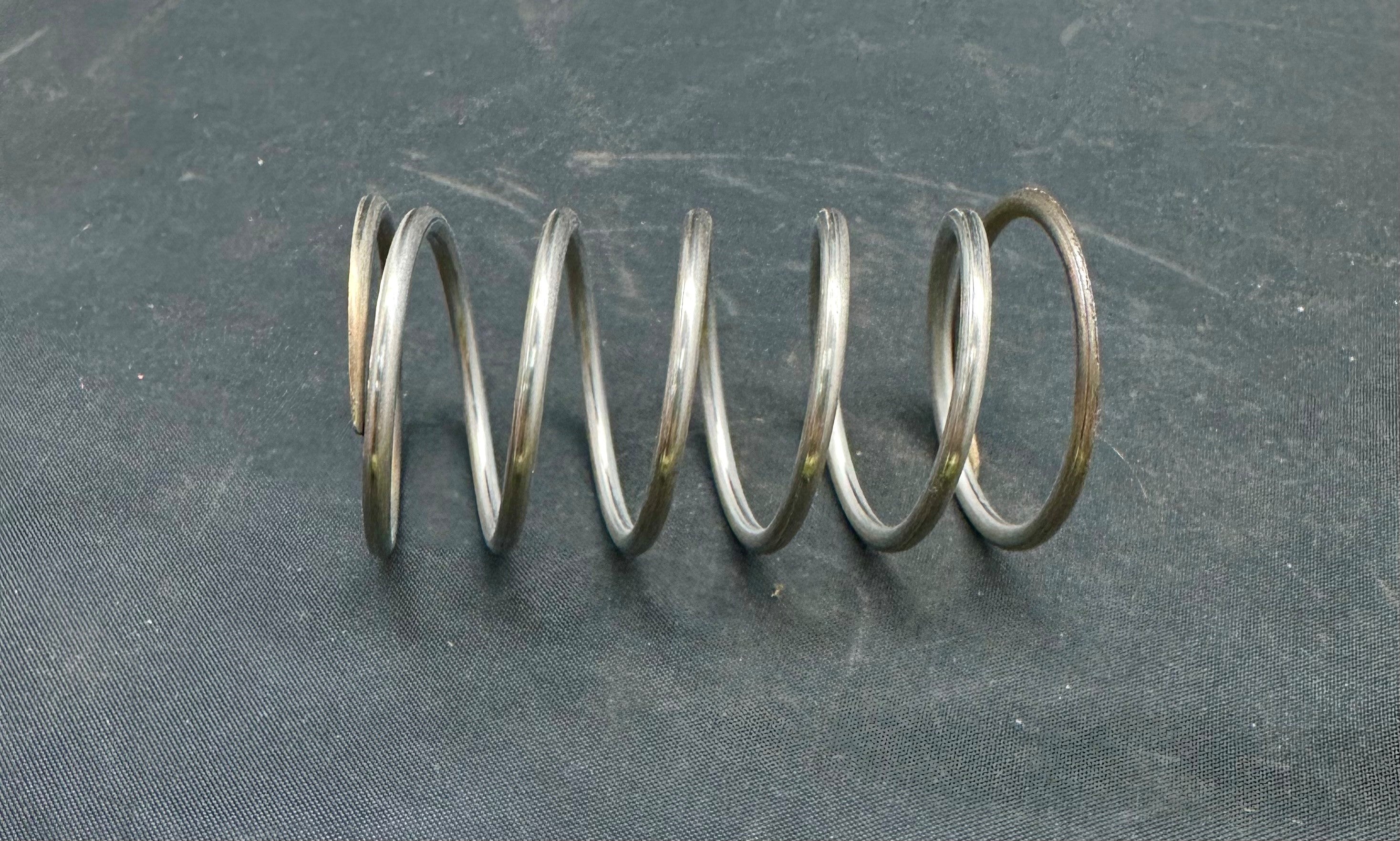 507742001 - SPRING-VALVE, 1.125 M.D. X 2.44 FREE LG