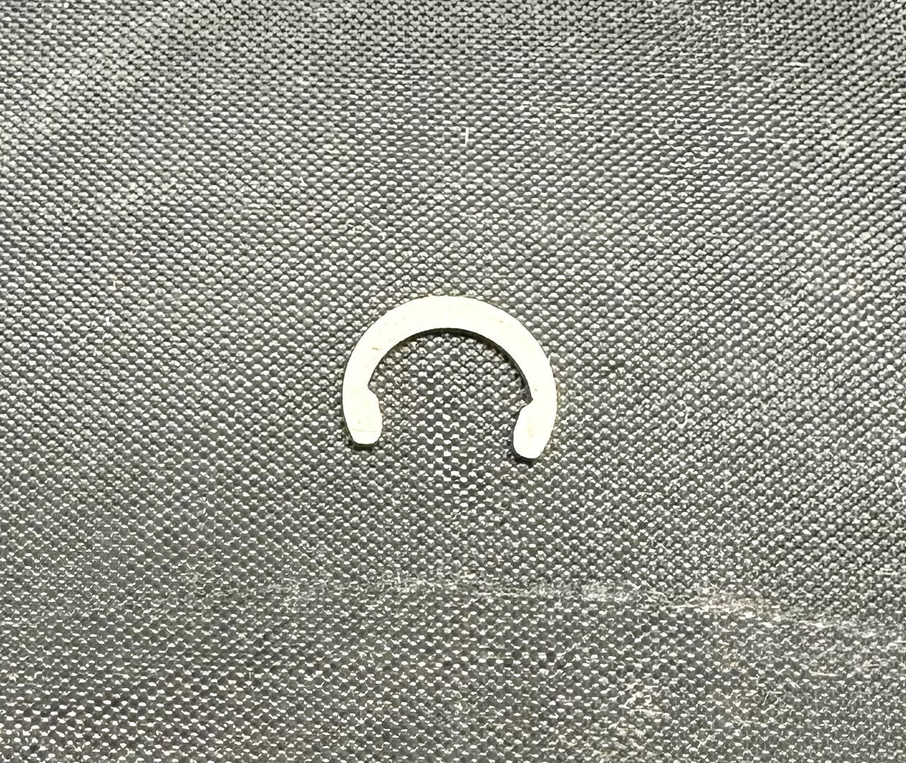 640958402 - RING - RETAINING EXT 5103 1/4 SHAFT CRES