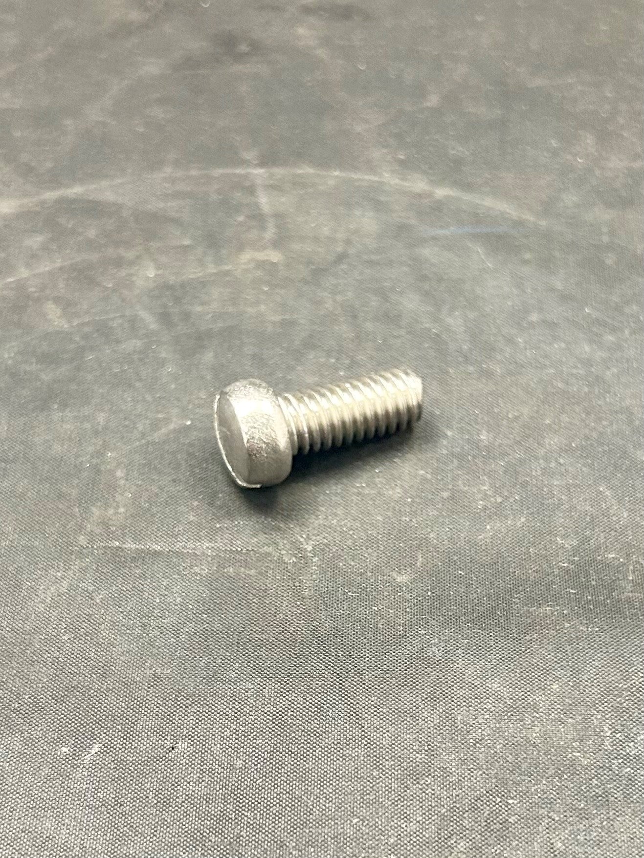 9548400 - SCREW M - 5/16-18 X 3/4 LG, FILL HEAD SLO